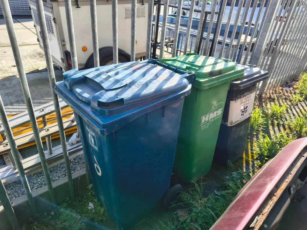 Afval containers, Ophalen, Kunststof, Gebruikt, .
