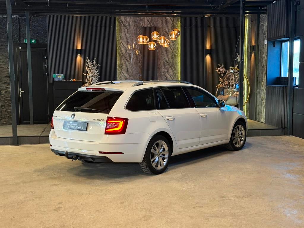 Skoda Octavia Combi 1.5 TSI Greentech Business Edition Plus, Euro 6, 4 cilinders, Wit, Origineel Nederlands