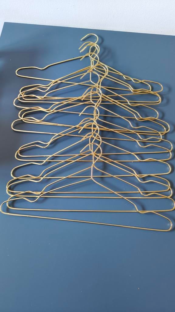 Gouden metalen kledinghangers 15 stuks, Ophalen of Verzenden, Gebruikt, Metaal, Volwassenen