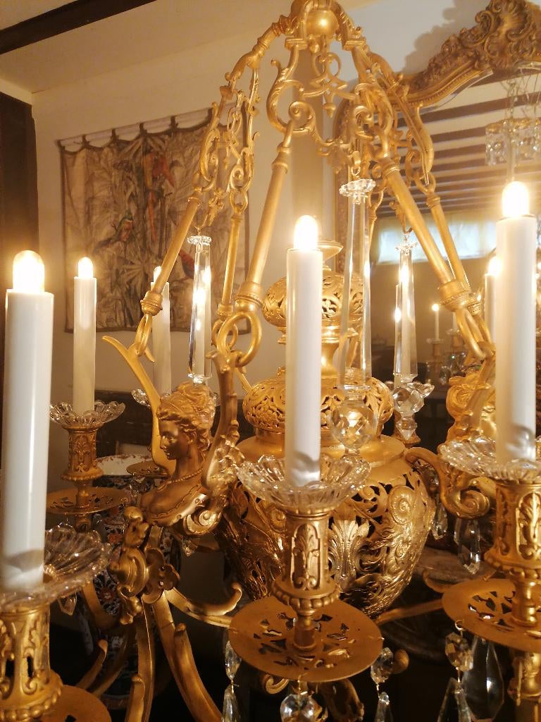 Grote bronze vergulde kroonluchter, Ophalen