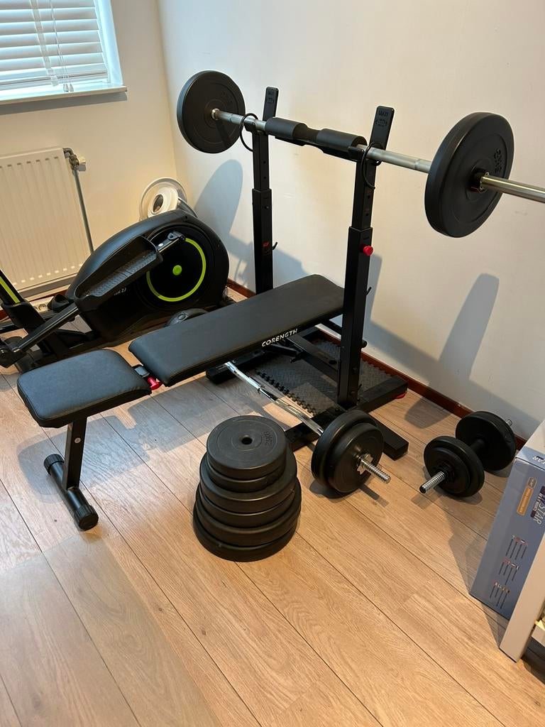 Halterbank inklapbaar plus rechte stang en diverse gewichten, Sport en Fitness, Fitnessmaterialen, Ophalen, Zo goed als nieuw
