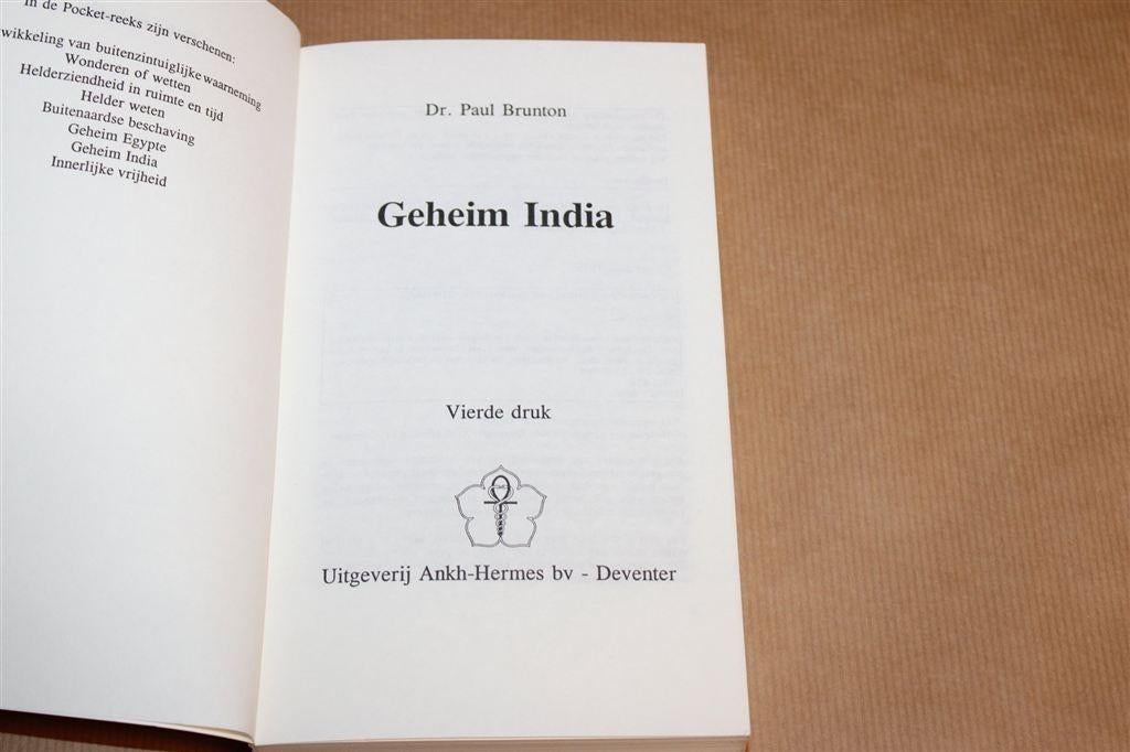 Geheim India — Paul Brunton, Yoga & Goeroes India, Boeken, Ophalen of Verzenden, Gelezen, Overige onderwerpen, Achtergrond en Informatie