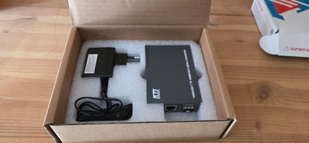 KTI Media Converter 1000Base-T naar 1000Base-X KGC-300, Ophalen of Verzenden, Nieuw