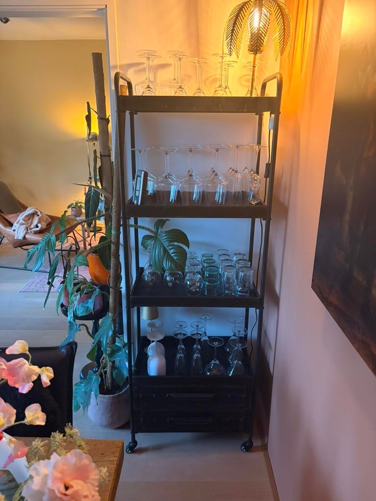 Leuk industrieel kastje/ stellingkast, Ophalen, Zo goed als nieuw