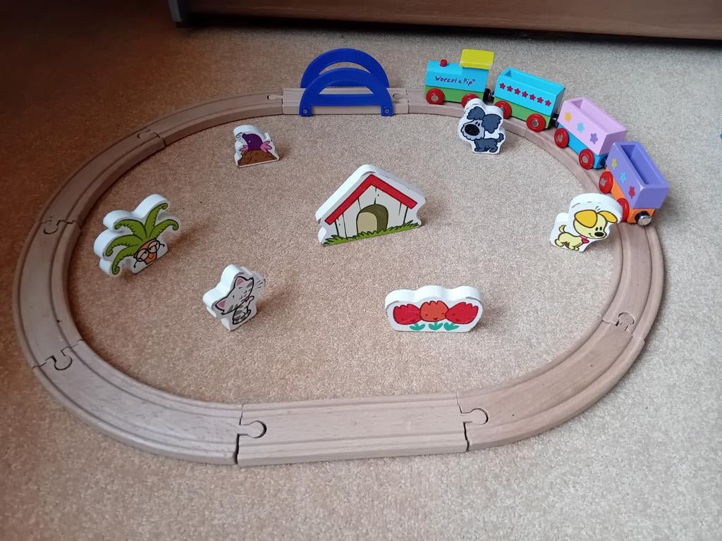 Houten treinbaan met Woezel & Pip trein en figuren, Kinderen en Baby's, Speelgoed | Houten speelgoed, Gebruikt, Ophalen of Verzenden