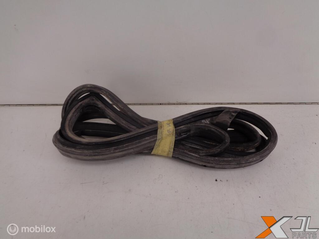 E-KLASSE W124 PORTIERRUBBER RV A1247200678, Gebruikt, Mercedes-Benz, Ophalen of Verzenden, Mercedes-Benz