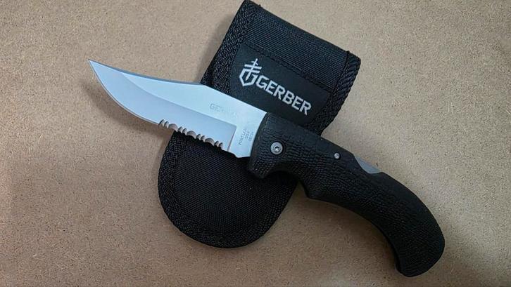 Gerber Gator 08724 Zakmes met Schede - Portland, OR USA, Verzamelen, Overige Verzamelen, Gebruikt, Ophalen of Verzenden