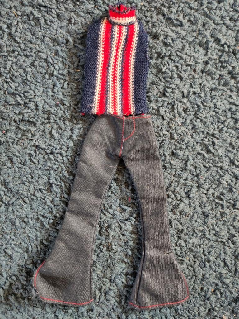 Barbie kleding: Gebreide trui en spijkerbroek, Ophalen of Verzenden, Gebruikt, Barbie