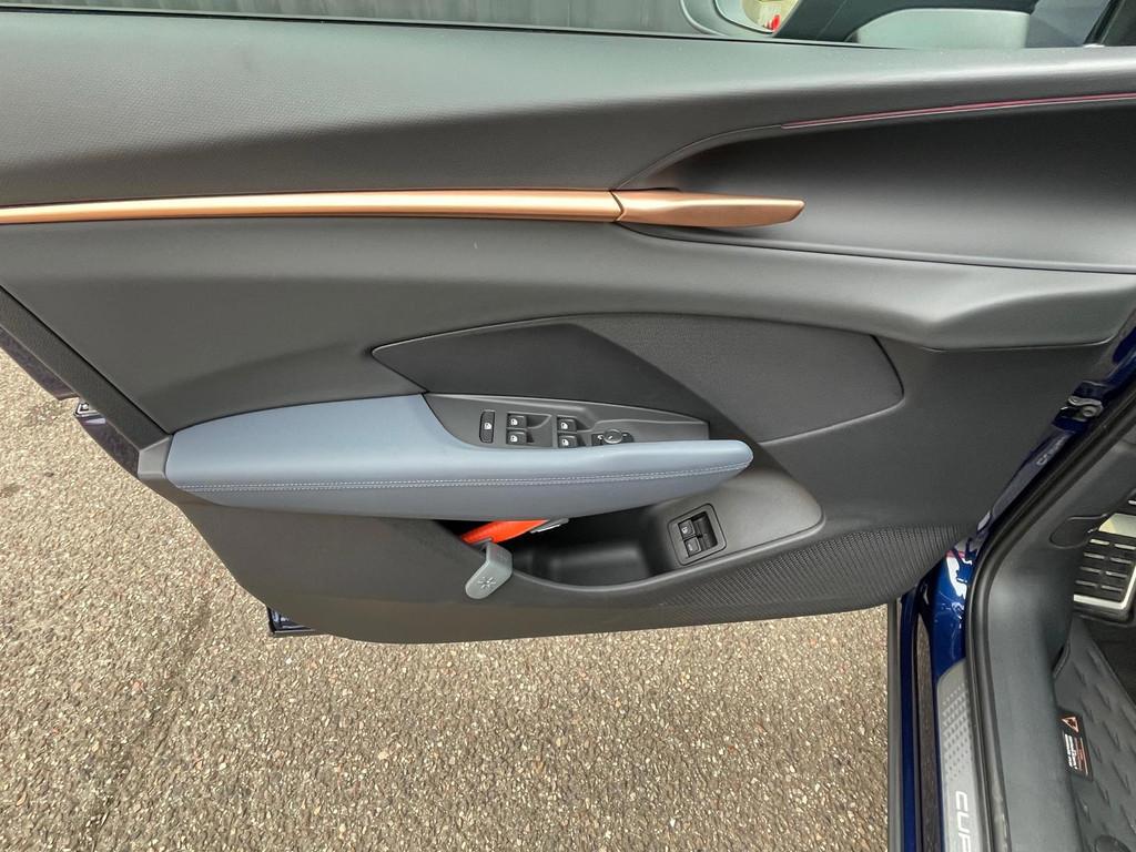 Cupra Terramar 1.5 TSI e-Hybrid VZ Performance, Panoramadak,, Auto's, Cupra, Stof, 4 cilinders, 2000 kg, Blauw