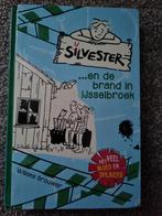 Boek: Silvester en de brand in IJsselbroek - Willeke Brouwer, Ophalen of Verzenden, Gelezen, Willeke Brouwer, Fictie algemeen