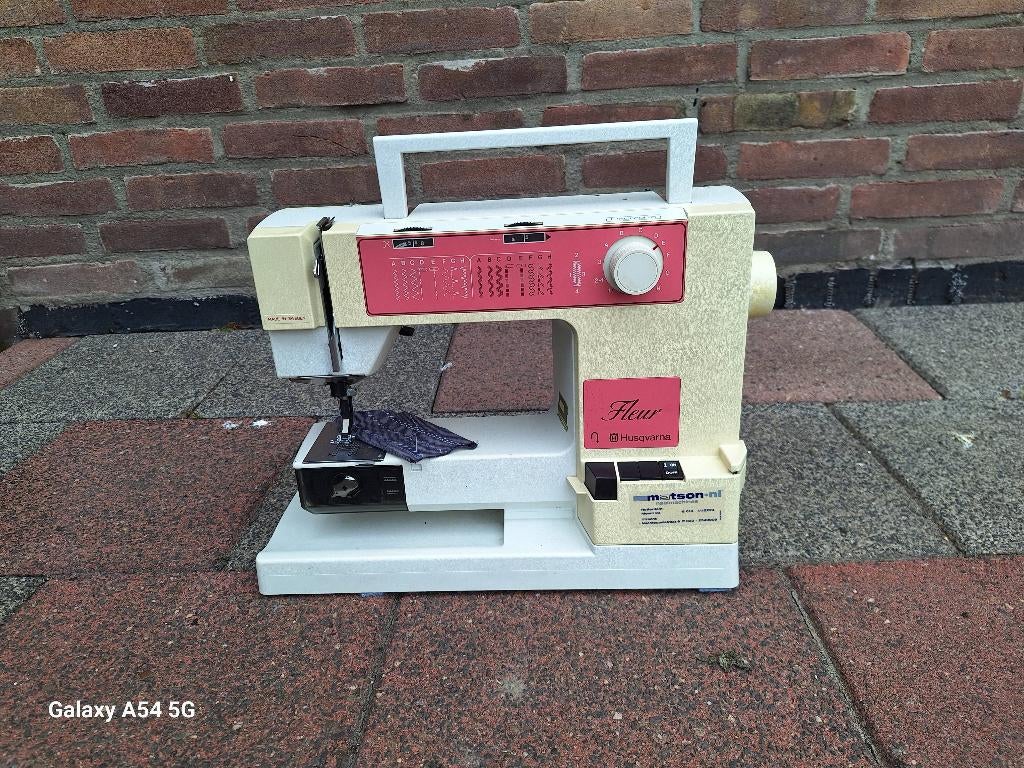 Husqvarna Fleur  naaimachine met handleiding, Ophalen, Gebruikt, Naaimachine, Husqvarna