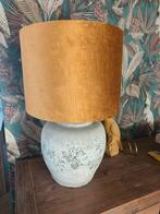 Tafellamp met okergele kap, Ophalen, Zo goed als nieuw, Stof, 50 tot 75 cm