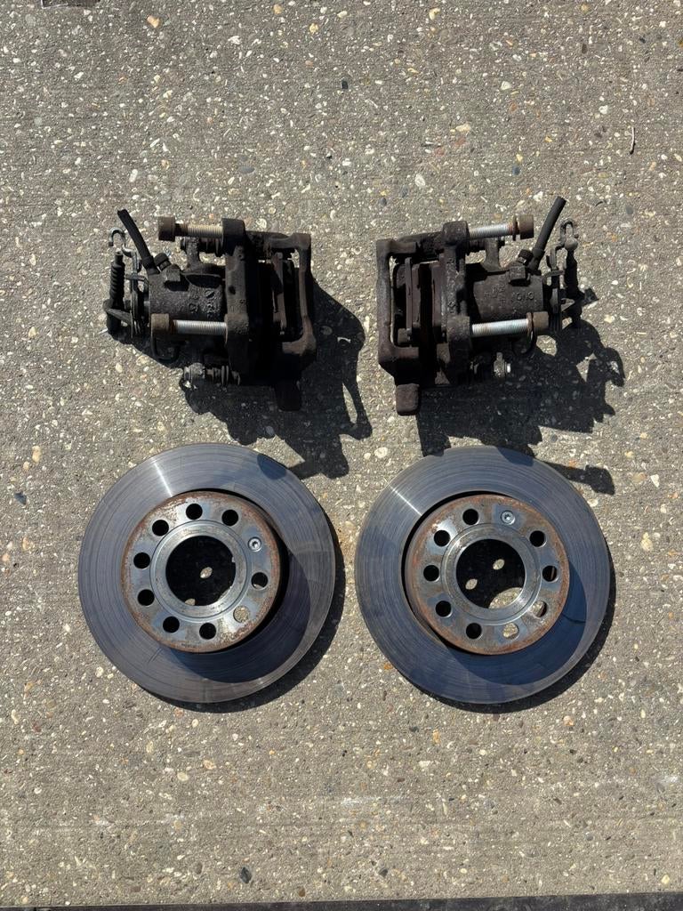 Remklauwen schijven achter VW Touran 1.4 tsi 2007, Ophalen