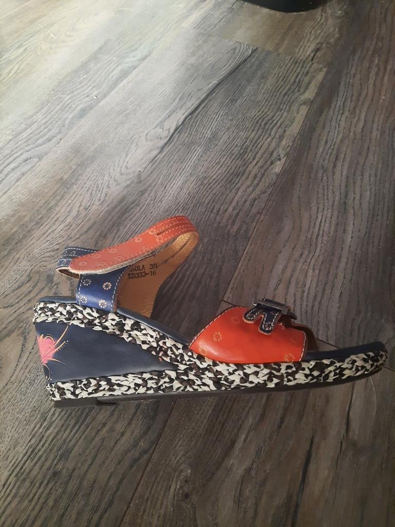 Laura Vita Sandalen met sleehak - Zo goed als nieuw, Kleding | Dames, Overige kleuren, Zo goed als nieuw, Laura Vita, Sandalen of Muiltjes