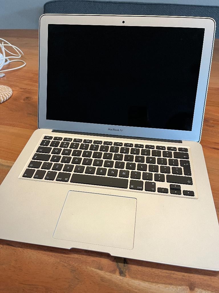 MacBook Air (zonder SSD) - Apple - A1466, Gebruikt, Minder dan 4 GB, Qwerty, 13 inch