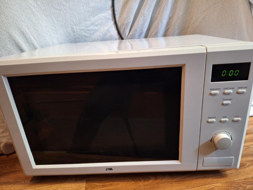 Etna combimagnetron met grill en hete lucht, Ophalen