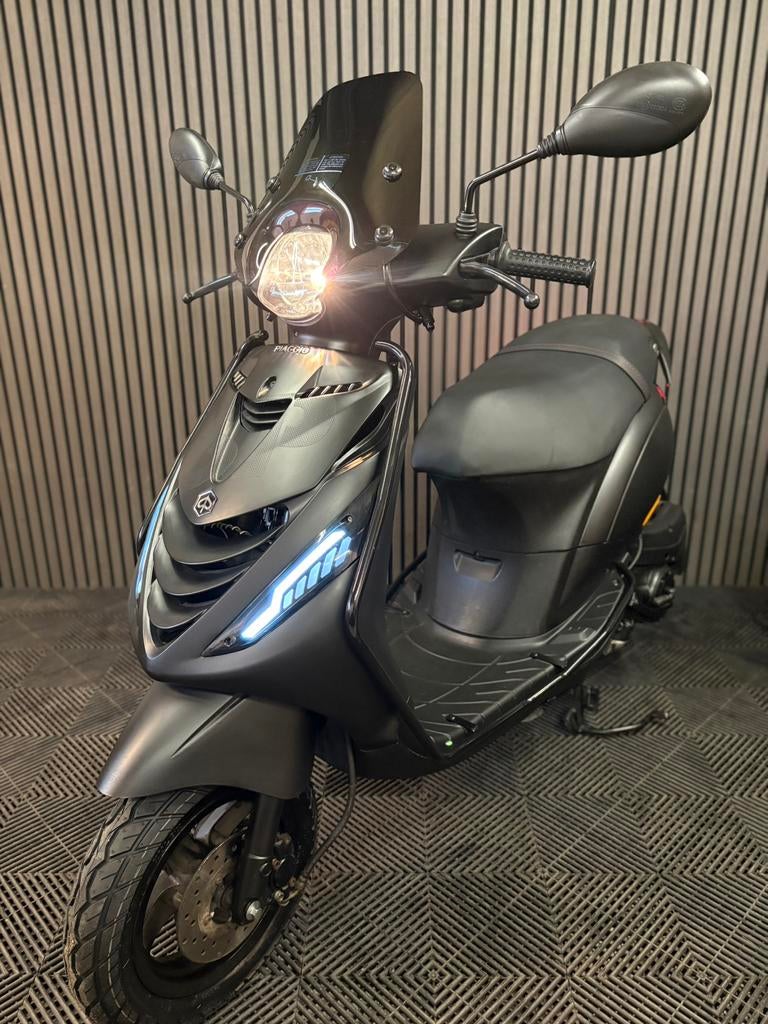 PIAGGIO ZIP 4T 2V BROM 2015 FULL OPTION MAT ZWART, Fietsen en Brommers, Scooters | Piaggio, Maximaal 45 km/u, Zip, Ophalen of Verzenden