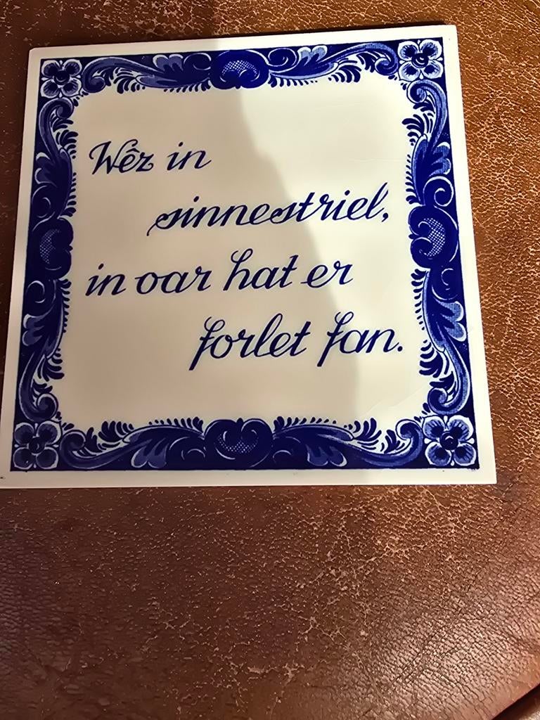 Delfts blauw wandtegeltje met Friesche spreuk, Antiek en Kunst, Verzenden