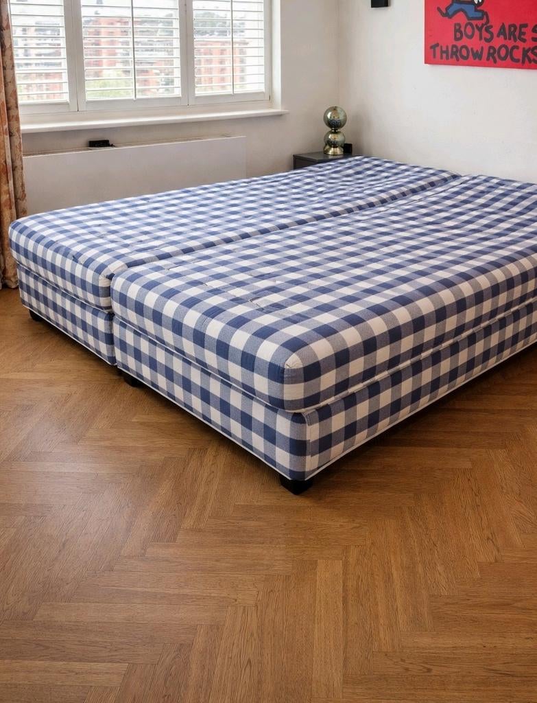 Hästens 200cm x 200cm met Bjx topmatrassen zgan, Ophalen, Zo goed als nieuw, Tweepersoons, Hästens BJX compleet