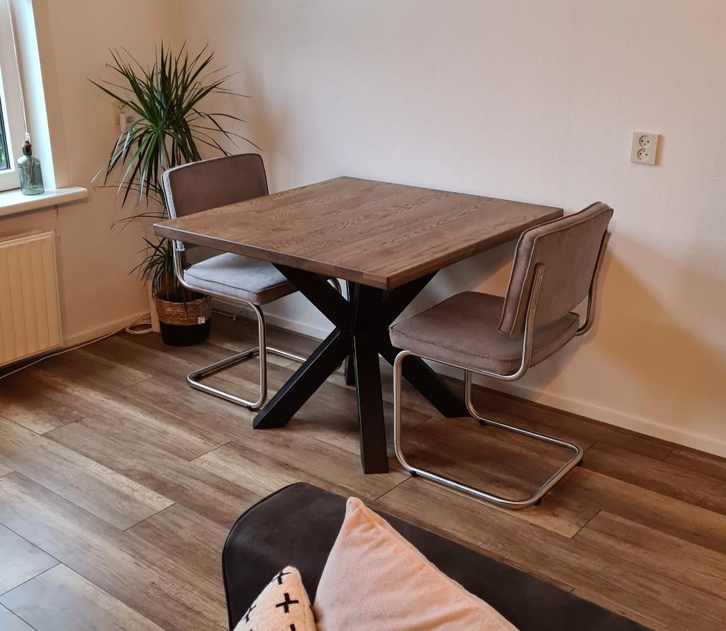 Vierkante eikenhouten eettafel 100x100 cm met matrixpoot, Huis en Inrichting, Tafels | Eettafels, Ophalen, Gebruikt, Industrieel, modern