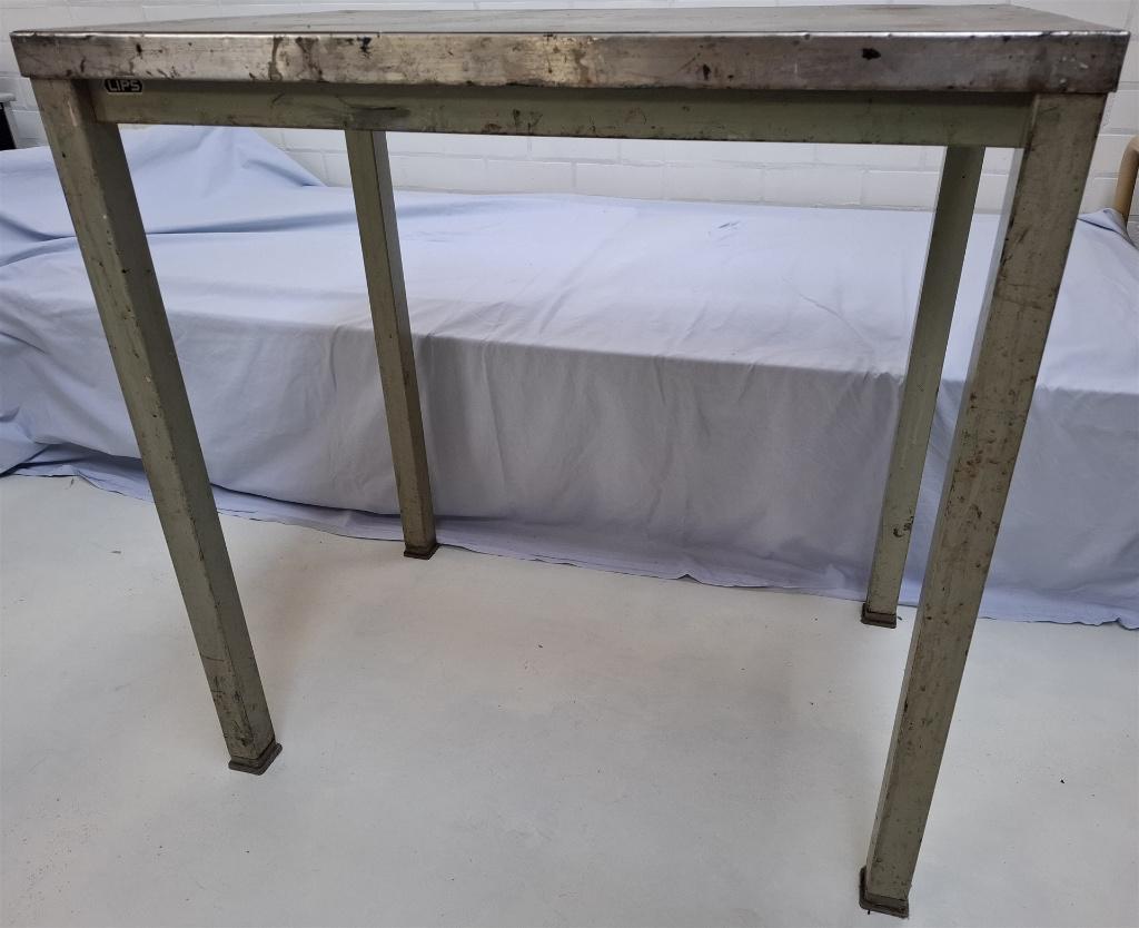 stalen werktafel met linoleum bovenblad super sterk en recht, Doe-het-zelf en Verbouw, Werkbanken, Ophalen of Verzenden, Gebruikt