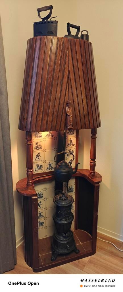 Antiek decoratief meubel met Delfts blauwe tegels, Ophalen of Verzenden