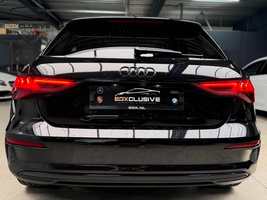 Audi A3 Sportback 35 TFSI S edition PANO/CAMERA/RS Stoelen, 4 cilinders, 150 pk, Zwart, Leder