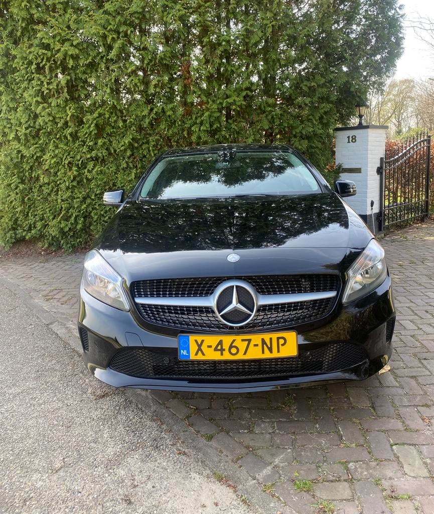 Mercedes-Benz A-Klasse A160 102pk 2016 Zwart - Night edition, Auto's, Mercedes-Benz, Achterwielaandrijving, 4 cilinders, Leder en Stof