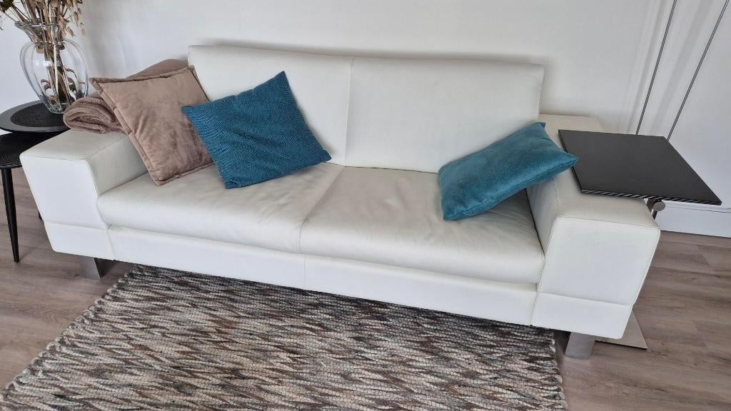 Antipode 2,5 zits wit lederen bank, Huis en Inrichting, Banken | Bankstellen, Ophalen, Overige maten, 150 tot 200 cm, Zo goed als nieuw