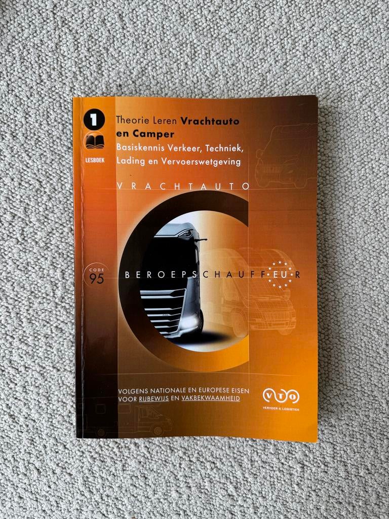 Theorie Leren Vrachtauto en Camper Lesboek Code 95, Ophalen of Verzenden, Zo goed als nieuw, Vrachtwagen