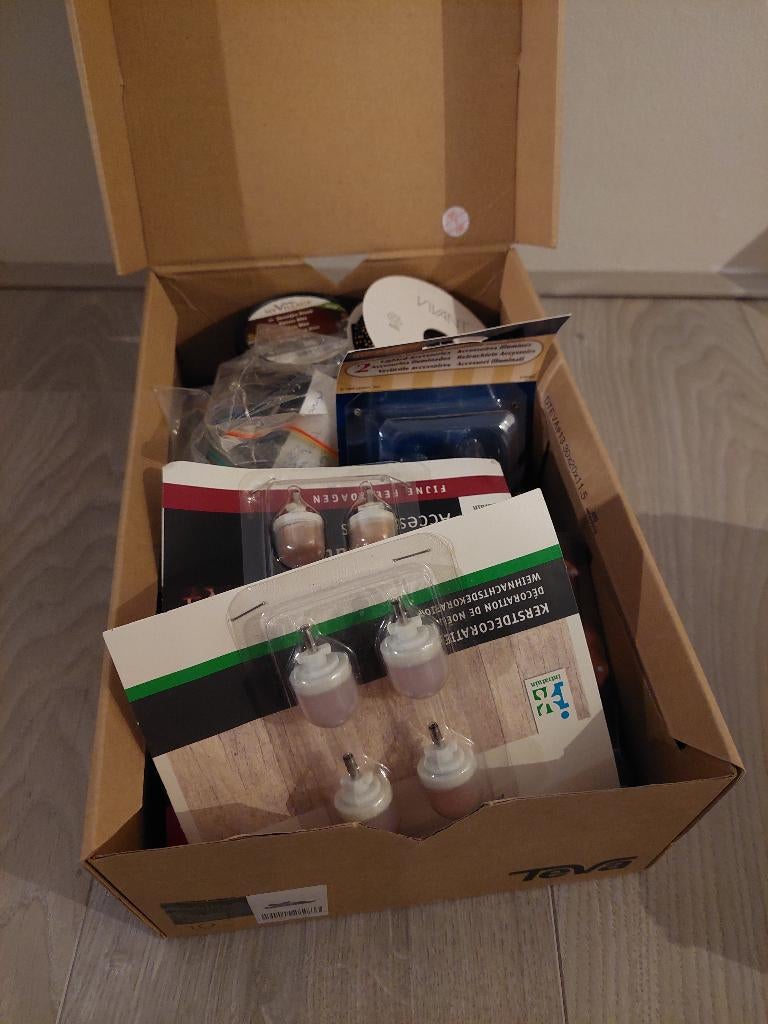 Kerstdorp: diverse kerstdorp spullen, verlichting, lint ed., Diversen, Kerst, Ophalen