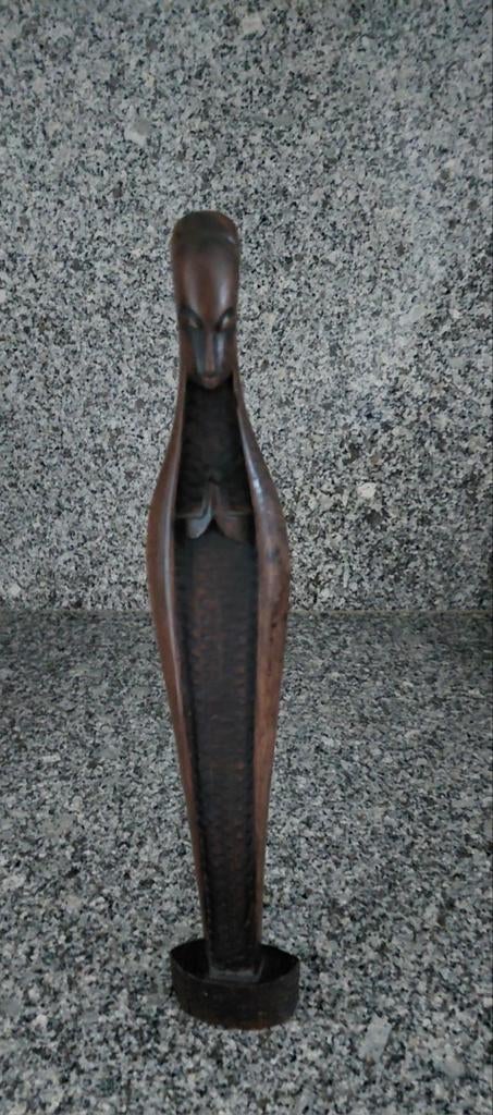 Houten sculptuur van een vrouwelijk figuur, Antiek en Kunst, Kunst | Beelden en Houtsnijwerken, Ophalen of Verzenden, 20 - 50 cm