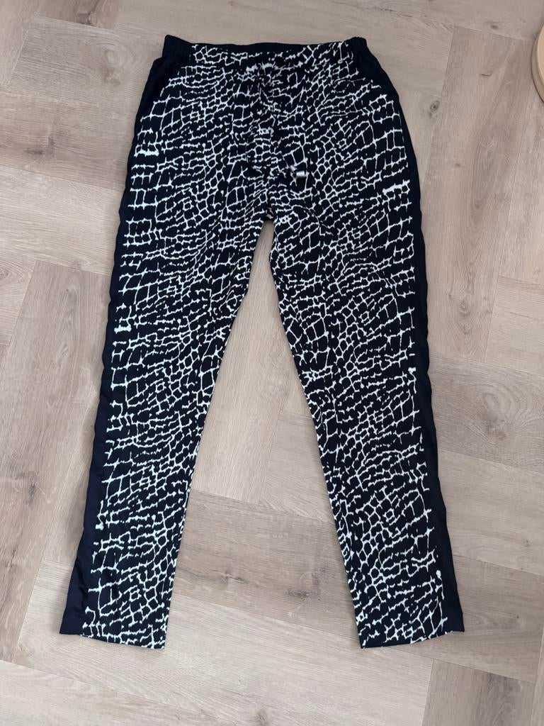 Trendy print broek – comfy & stijlvol!, Maat 38/40 (M), Zwart, Ophalen of Verzenden, Zo goed als nieuw