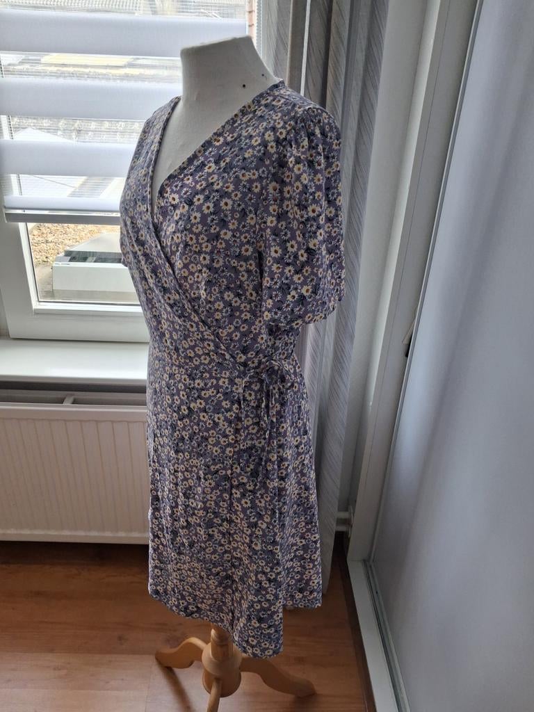 SHEIN OVERSLAG JURK MAAT L LILA KLEUR MET BLOEMEN, Paars, Maat 42/44 (L), Ophalen of Verzenden, Zo goed als nieuw