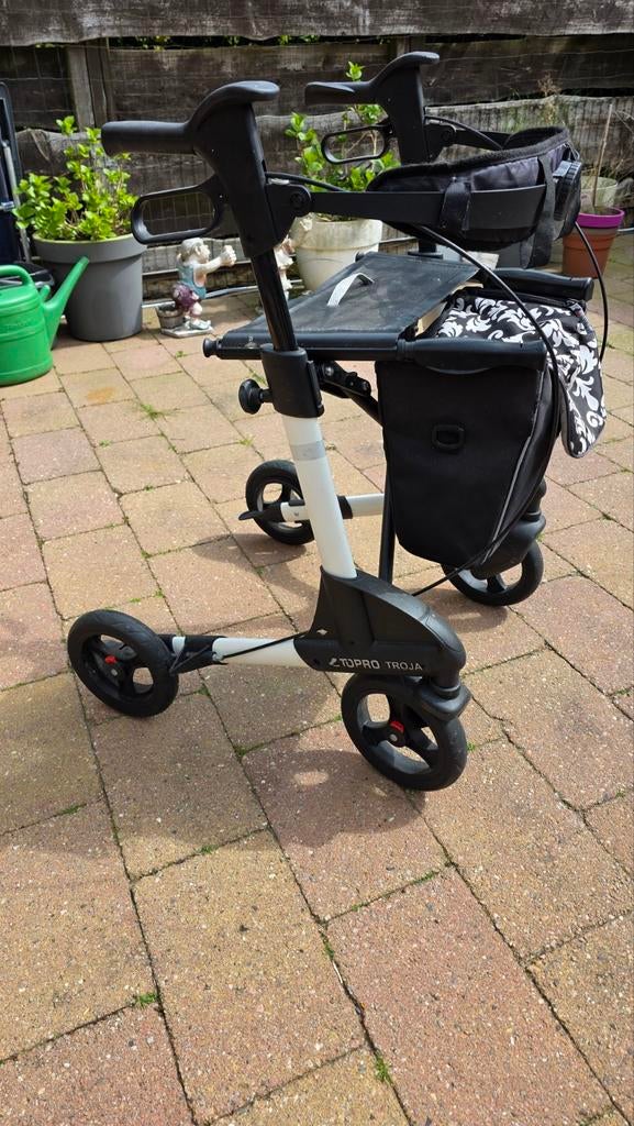 Te koop zeer nette en goede topro troja rollator maat M, Diversen, Ophalen