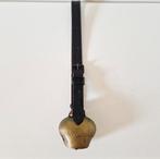 Oude antieke koebel met leren riem, Ophalen of Verzenden