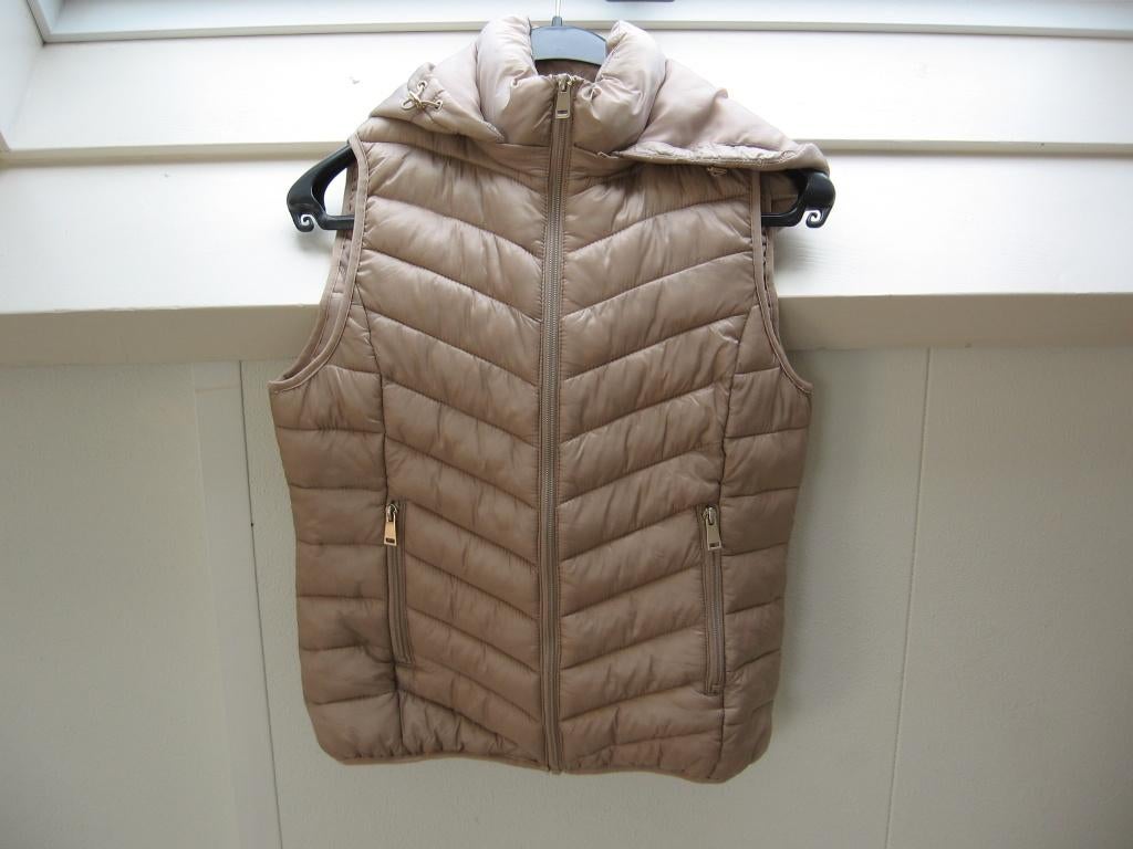 Nw body warmer m 176 S €12.50 Cache.+ Excl. Detaills,, Kinderen en Baby's, Kinderkleding | Maat 170, Ophalen of Verzenden, Nieuw