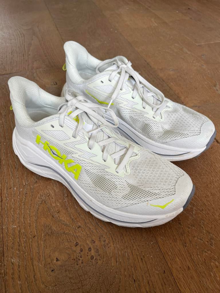 Hoka Challenger dames hardloopschoenen maat 40, Ophalen of Verzenden, Zo goed als nieuw, Wit, Sportschoenen