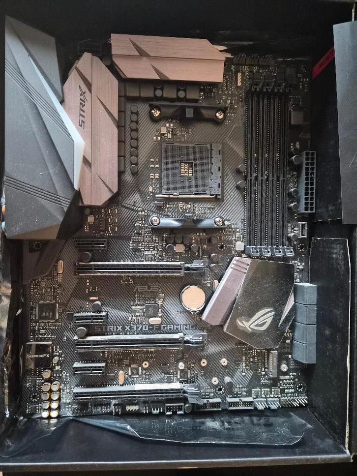 Asus STRIX X370-F Gaming Moederbord, Computers en Software, Moederborden, Gebruikt, AMD, DDR4, Ophalen