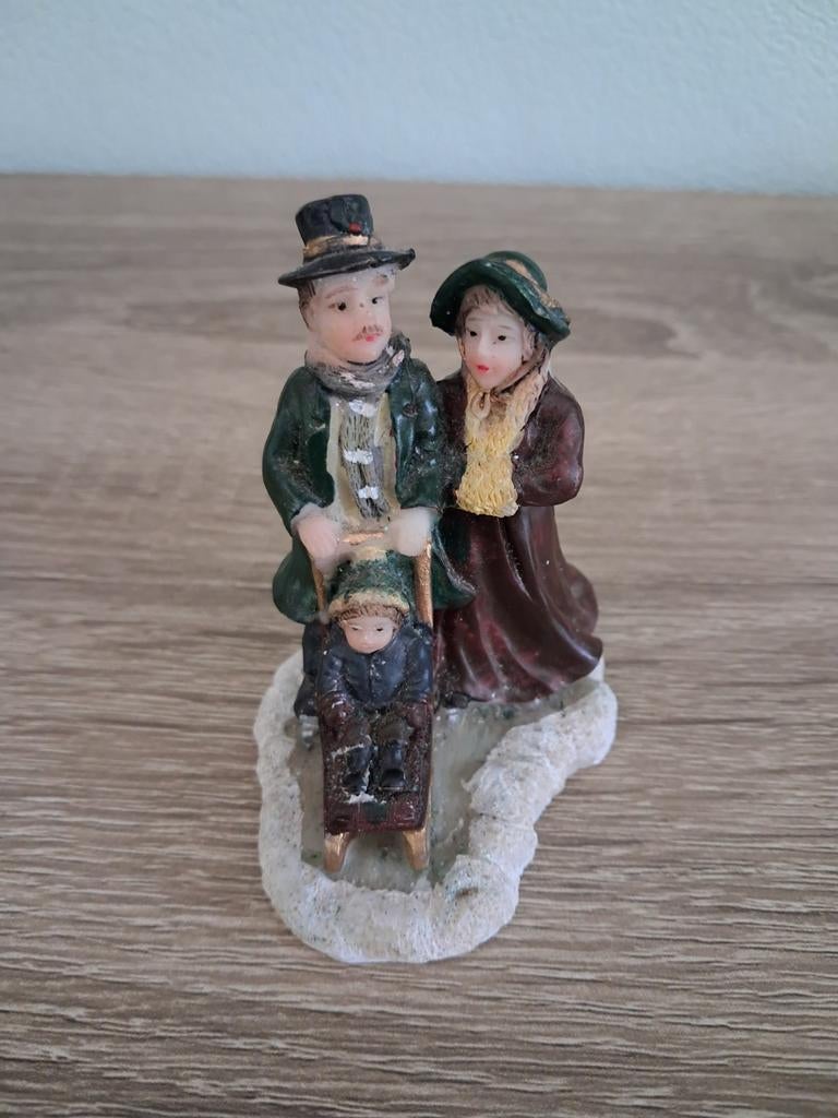 Man en vrouw wandelen met kind, Ophalen