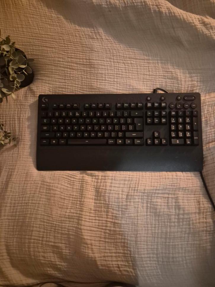 Gaming toetsenbord logitech g213, Computers en Software, Toetsenborden, Zo goed als nieuw, Gaming toetsenbord, Ophalen