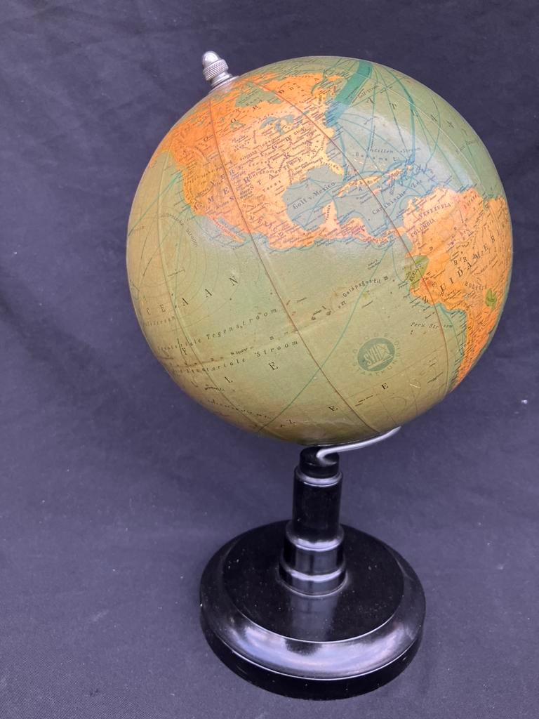 Oude Nederlandse globe met voet van bakeliet, Antiek en Kunst, Curiosa en Brocante, Ophalen of Verzenden