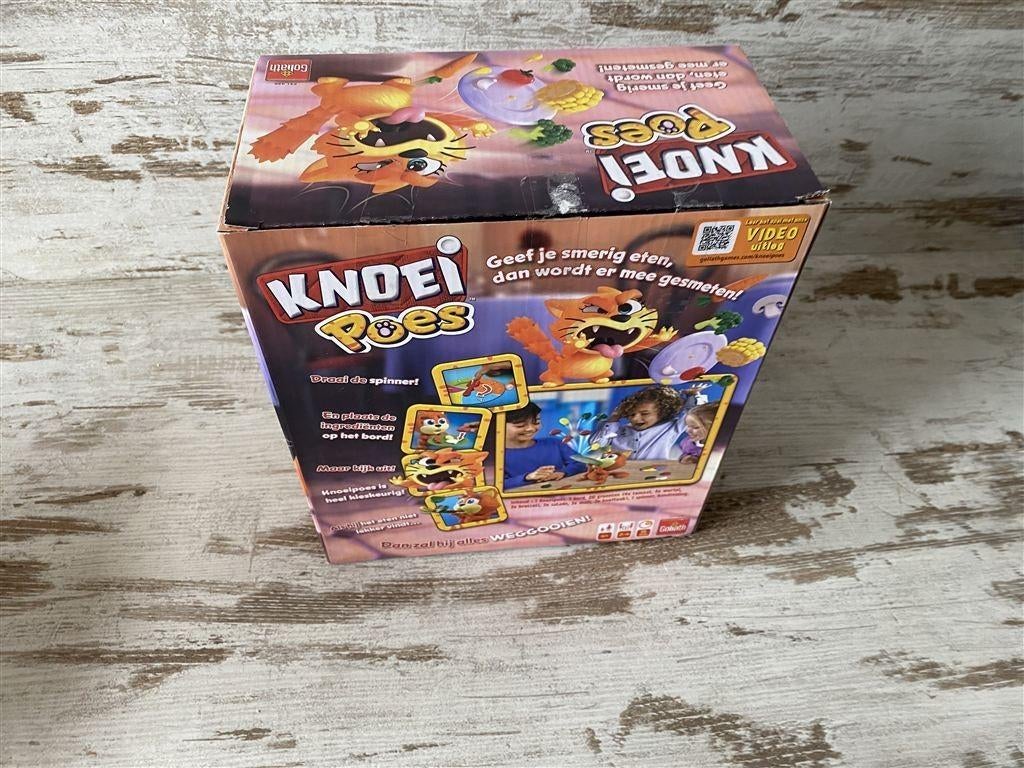 Knoei poes geef je smerig eten dan word er mee gesmeten [s41, Verzenden, Zo goed als nieuw
