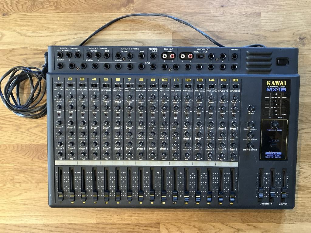 Kawai MX16 mengpaneel, Muziek en Instrumenten, Mengpanelen, Ophalen of Verzenden, Gebruikt, 10 tot 20 kanalen, Microfooningang