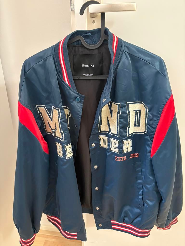 Bershka jas maat M, Ophalen of Verzenden, Zo goed als nieuw, Zwart