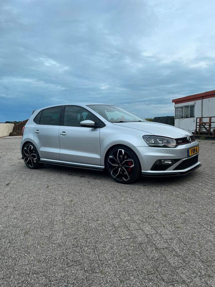 Volkswagen Polo 2016 Grijs, Auto's, Volkswagen, Particulier, Polo, Achteruitrijcamera, Airbags, Apple Carplay, Bluetooth, Sportpakket