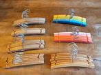 Kledinghangers, Kleerhangers, gelakt, ongelakt en gekleurd, Kinderen en Baby's, Babymode-accessoires, Ophalen, Gebruikt