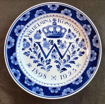 Herinneringsbord van 25e verjaardag Wilhelmina  1923 beschikbaar voor biedingen