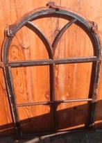Gietijzer boog raam.

Afm.75 x 48 cm., Ophalen, Minder dan 80 cm, Minder dan 80 cm