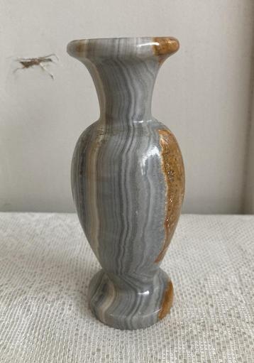 Brocante albasten, marmeren of onyx vaasje beschikbaar voor biedingen
